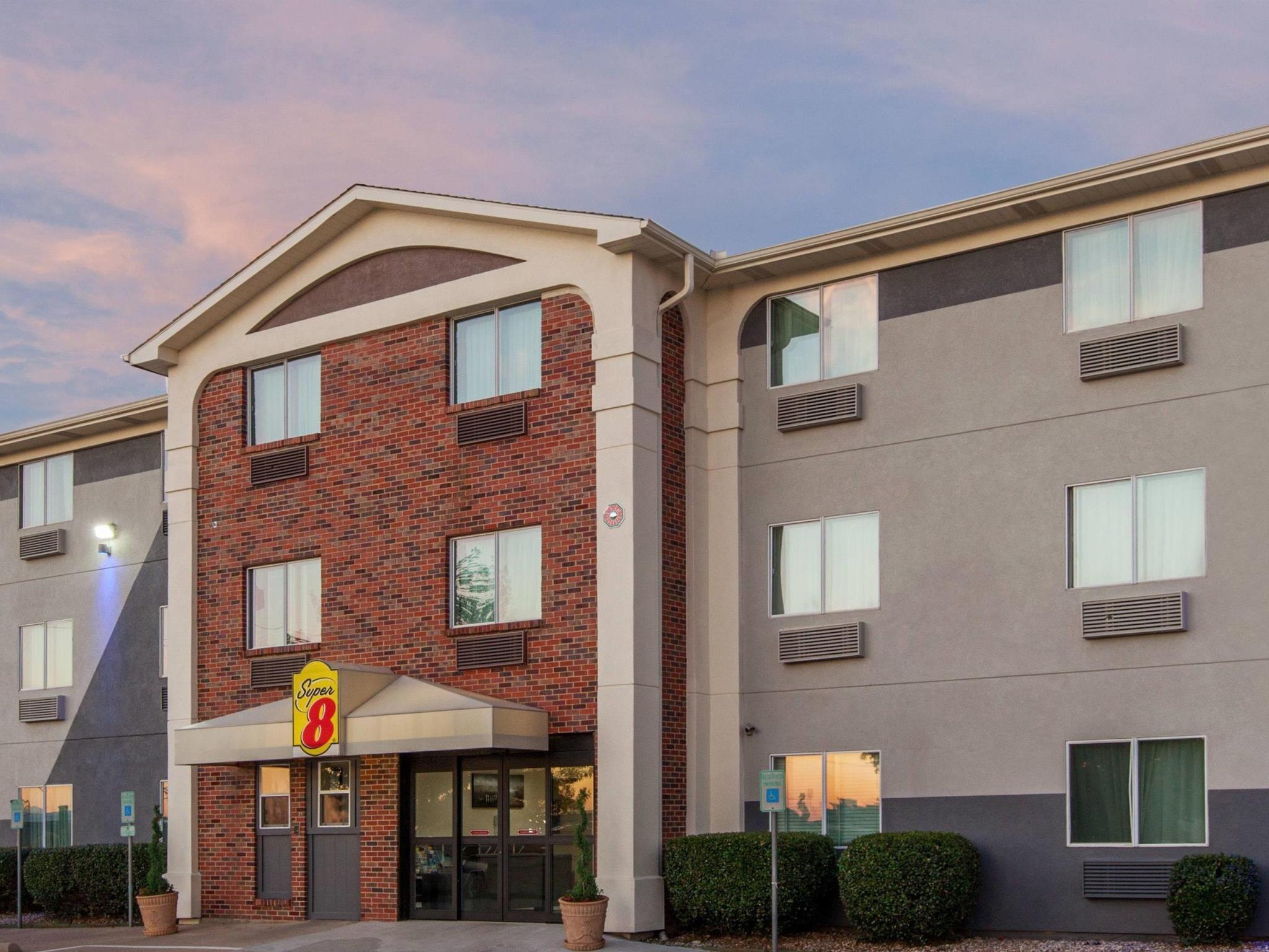 Super 8 By Wyndham Bedford Dfw Airport West Exterior foto