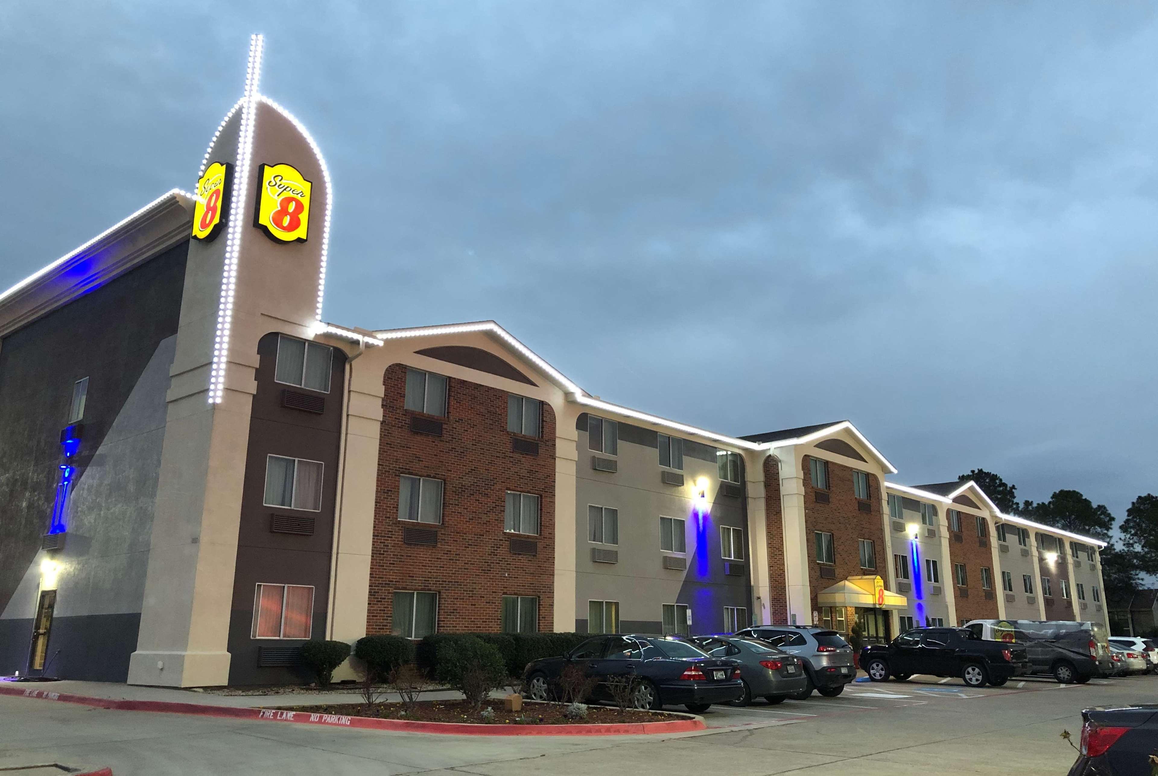 Super 8 By Wyndham Bedford Dfw Airport West Exterior foto