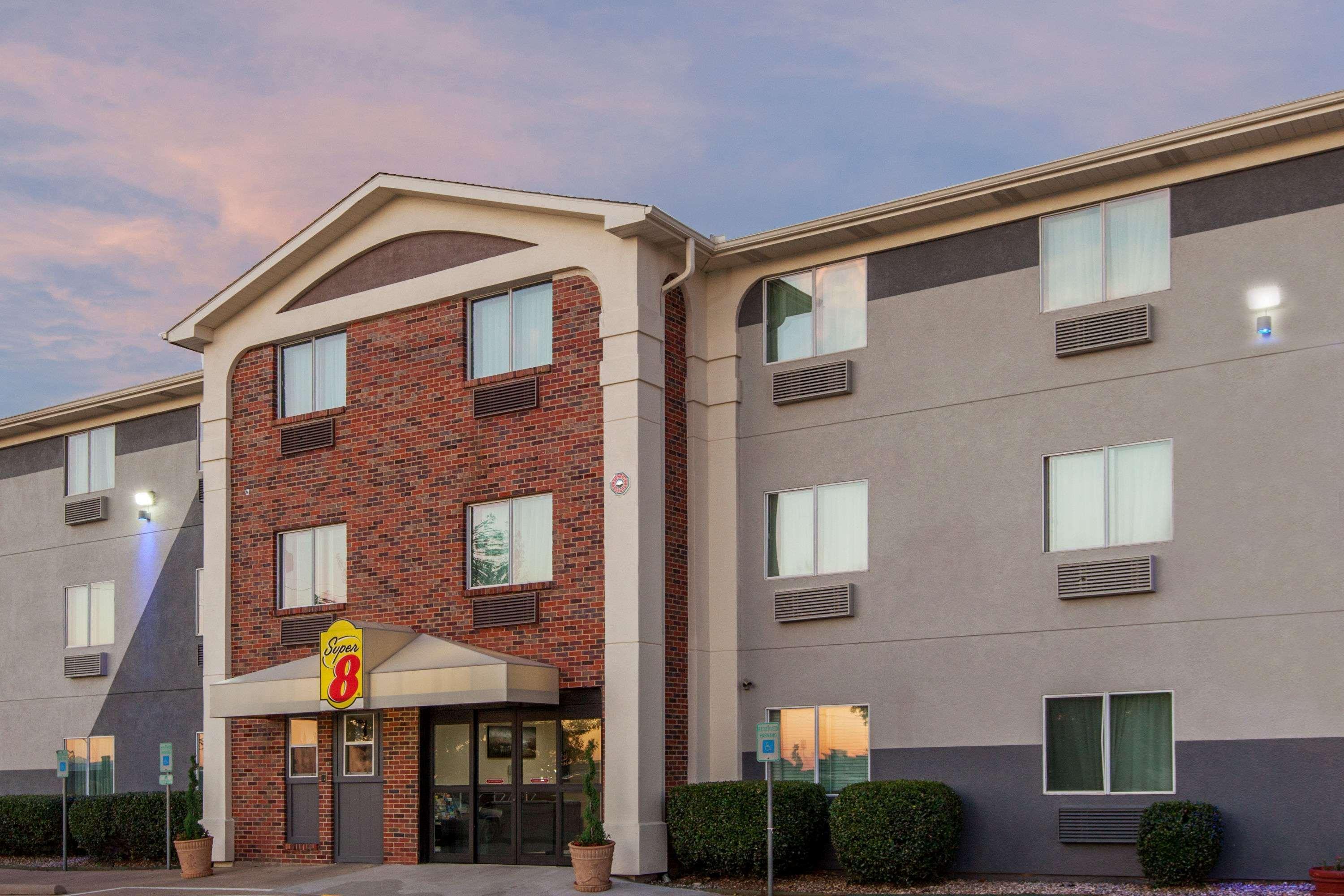 Super 8 By Wyndham Bedford Dfw Airport West Exterior foto