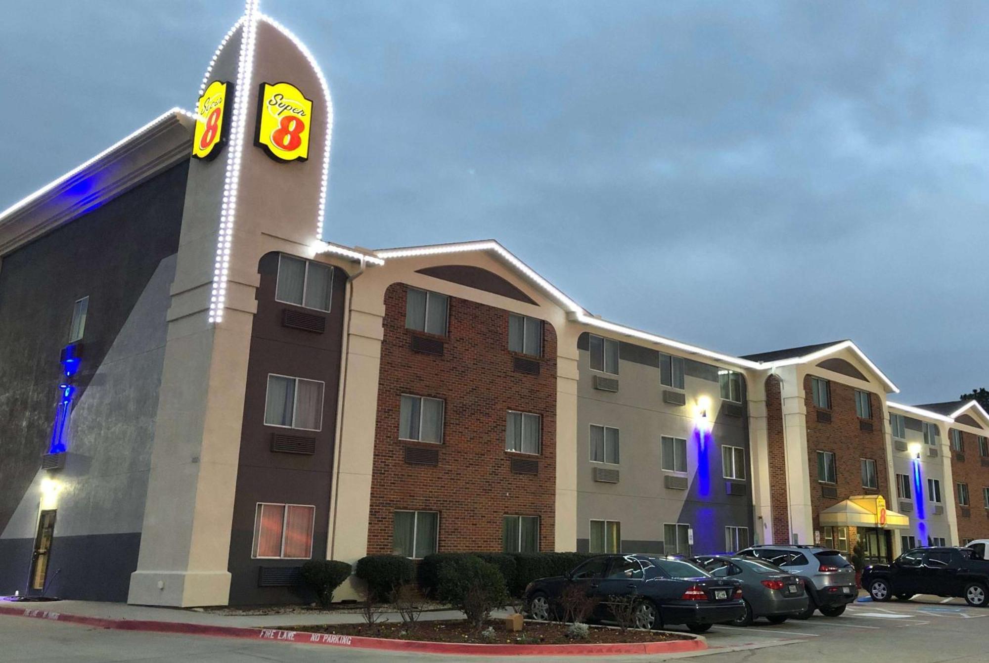 Super 8 By Wyndham Bedford Dfw Airport West Exterior foto