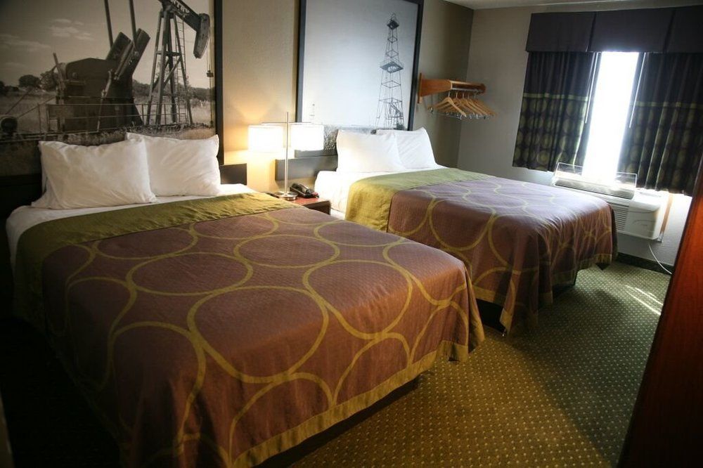 Super 8 By Wyndham Bedford Dfw Airport West Exterior foto